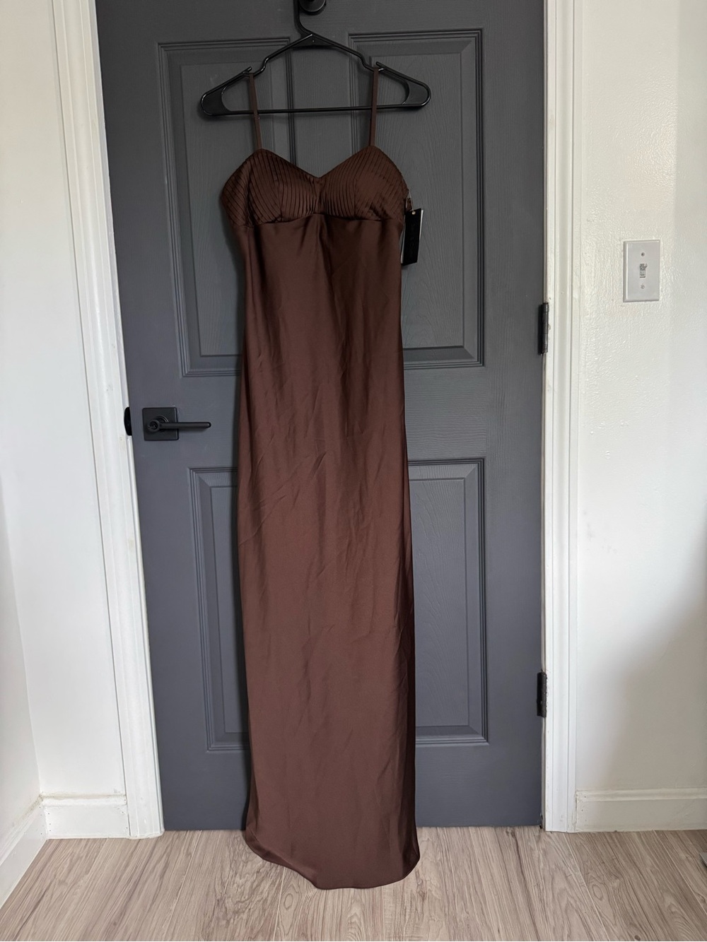 NWT Seni & Cade Chocolate Brown Satin Pleated Bust Maxi Dress Size M - Picture 2 of 7